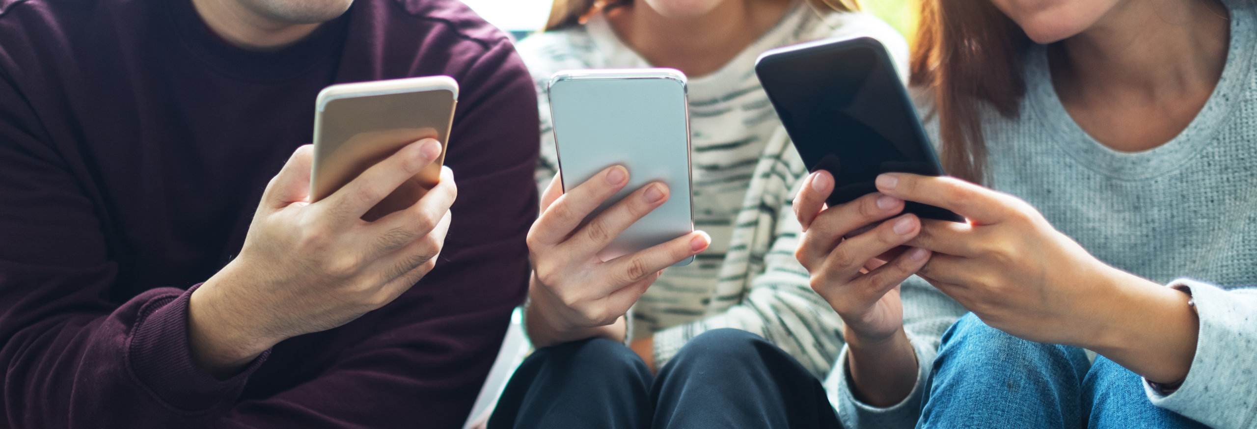 people_with_mobile_phones